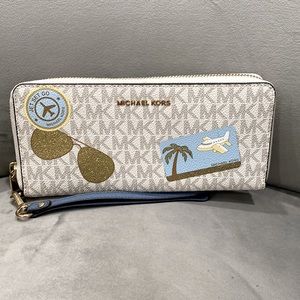 Michael Kors “Jet Set Go” Wallet!!!